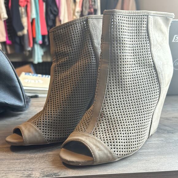 Women's Peep-Toe Ankle Boots - Tan - Picture 1 of 1